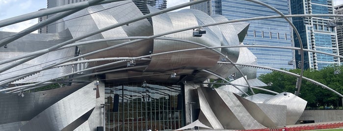Jay Pritzker Pavilion is one of Paseos en chicago.