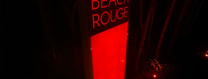 Beach Rouge is one of Lieux qui ont plu à Chris.