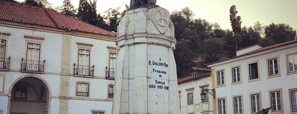 Estátua de D. Gualdim Pais is one of Locais curtidos por Y.
