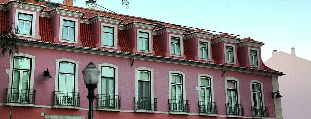 Rua das Janelas Verdes is one of Lisboa Moderna.