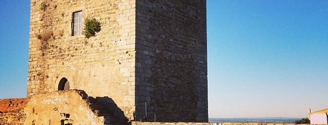 Castelo de Monsaraz is one of The 7 Wonders of Portugal (shortlist).