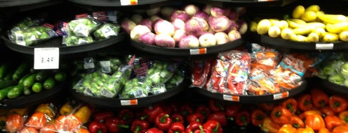 Rouses Market is one of Lugares favoritos de Mac.