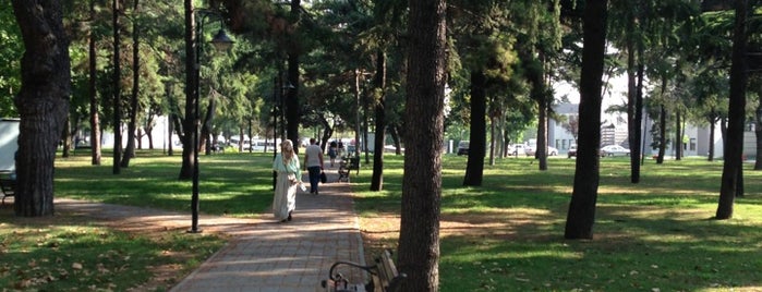İstanbul Üniversitesi Beyazıt Kampüsü Bahçesi is one of arkadaşlarımla.