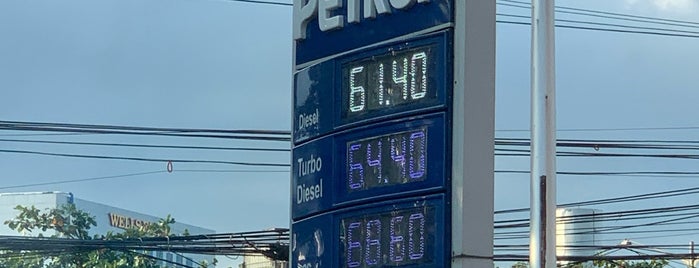 Petron is one of Deannaさんのお気に入りスポット.