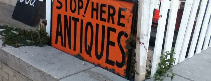 Weird Stuff Antiques is one of Lugares guardados de Whitney.