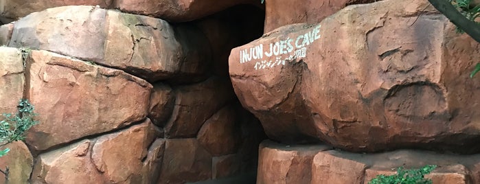 Injun Joe's Cave is one of ディズニー.