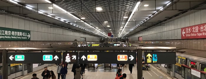 MRT Chiang Kai-Shek Memorial Hall Station is one of 台北-小籠包.