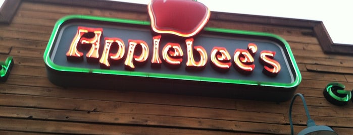 Applebee's Grill + Bar is one of Locais curtidos por Cara.