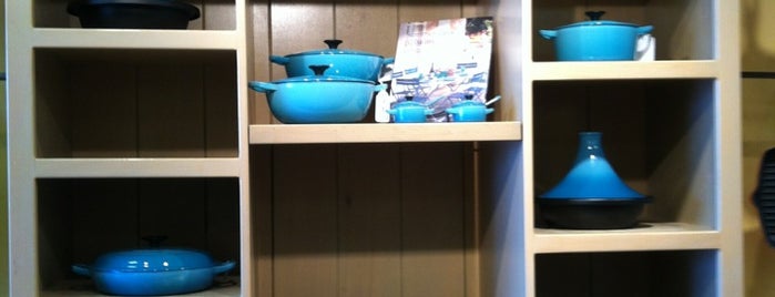 Le Creuset Outlet Store is one of Lugares favoritos de Bradford.