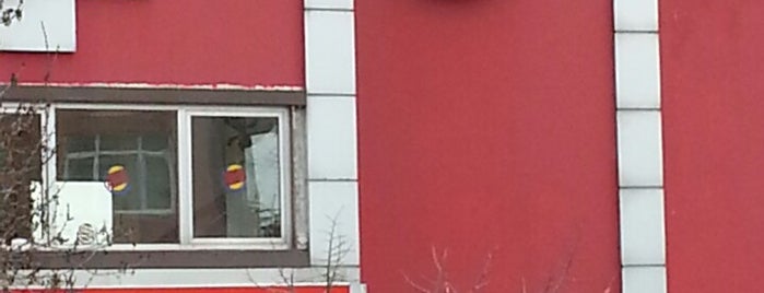 Burger King is one of สถานที่ที่ Özge ถูกใจ.