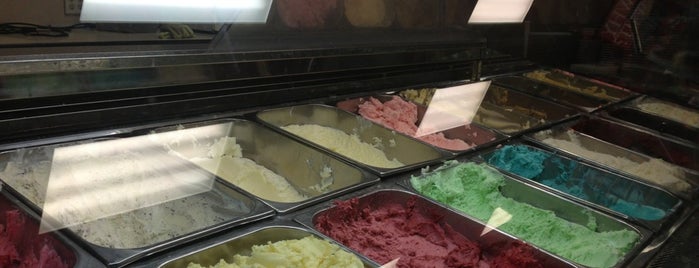 Cold Stone Creamery is one of Orte, die Danii gefallen.