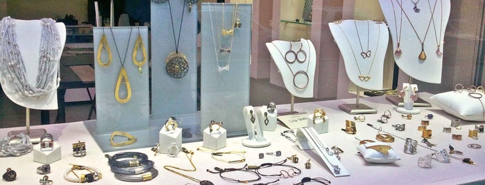 Tsanos Lazaros Contemporary Jewellery is one of Ιωάννινα.