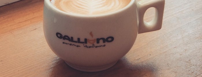 Punto G caffe is one of Orte, die Alyona gefallen.