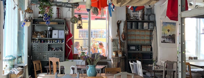 Skroten café & skeppshandel is one of Tempat yang Disimpan Vlad.