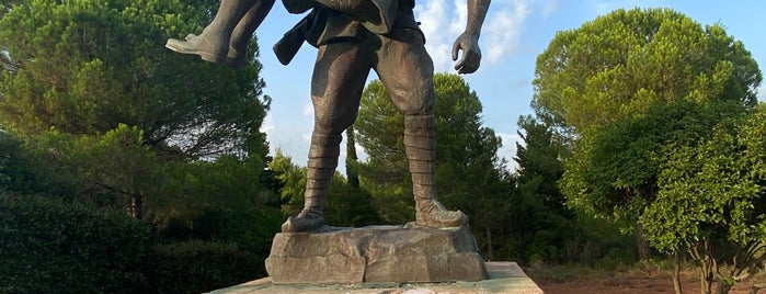 Mehmetçiğe Saygı Anıtı is one of Locais curtidos por Duygu.