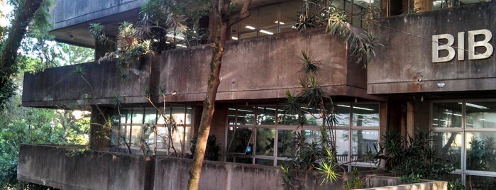 Biblioteca Pública Municipal Manuel Bandeira is one of Gespeicherte Orte von Luiz.