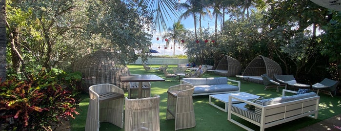 Nautilus Cabana Club is one of Lugares favoritos de John.