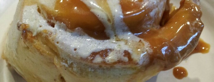 Cinnabon is one of Mauricioさんのお気に入りスポット.