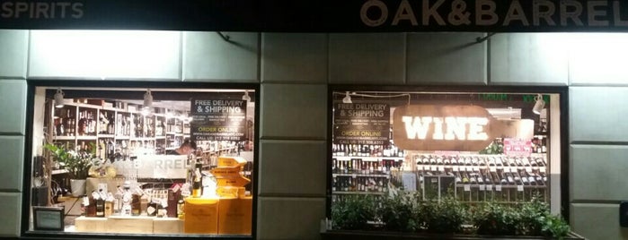 Oak & Barrel Wine and Liquor is one of Tempat yang Disukai Lisa.