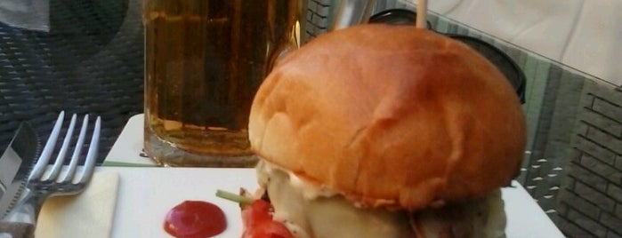 Pesti Burger és Bár is one of 2014 legjobb hamburgerei.