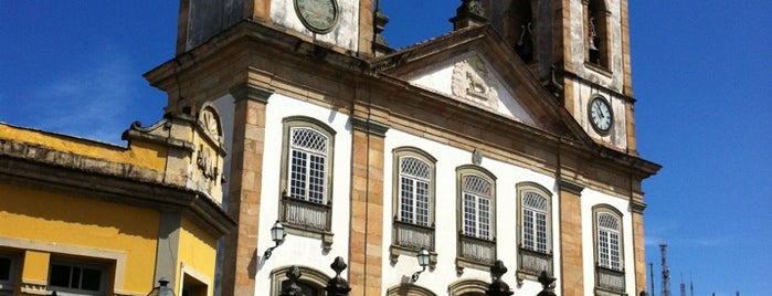 Catedral Basílica de Nossa Senhora do Pilar is one of Tempat yang Disukai Kelly.