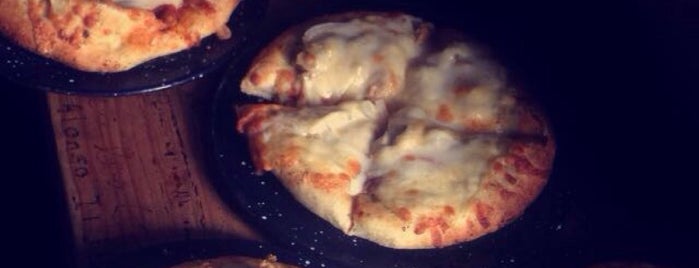 Pizza del Perro Negro is one of Leonardoさんのお気に入りスポット.