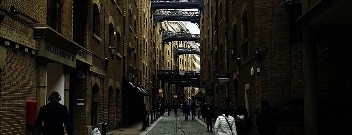 Butlers Wharf Pier is one of London #xmas18.