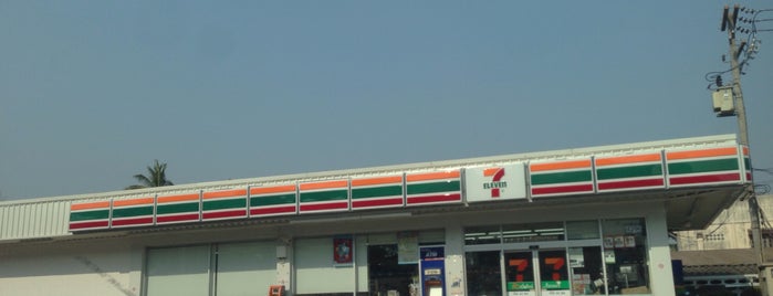 7-Eleven is one of PTT , ปั๊มน้ำมัน , Cafe Amazon , McDonald's.