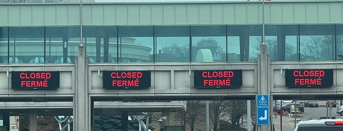 Canada Border Services Agency (Customs) is one of สถานที่ที่ Caroline ถูกใจ.