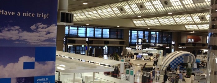 Terminal 2 is one of Lieux qui ont plu à Fiona.