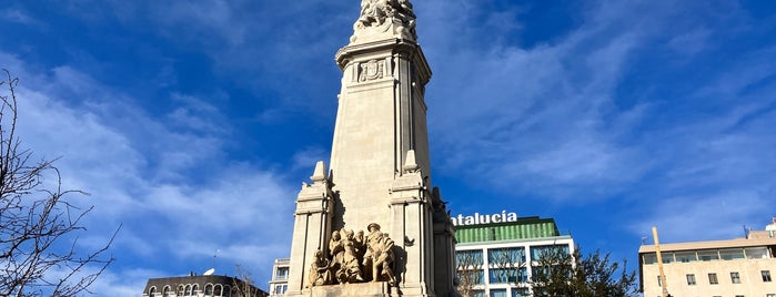 Monumento a Cervantes is one of Lieux qui ont plu à Flávia.