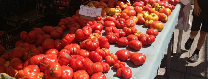 Carroll Gardens Greenmarket is one of สถานที่ที่บันทึกไว้ของ Liz.