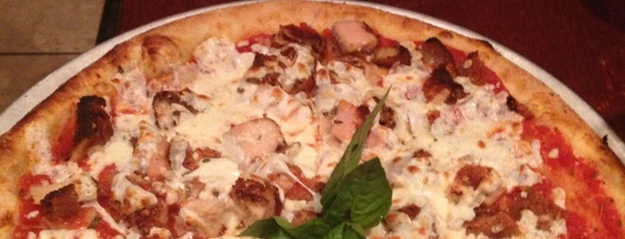 Goodfella's Pizza is one of Locais curtidos por Ums.