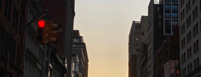 Flatiron Building is one of New York Stuff.
