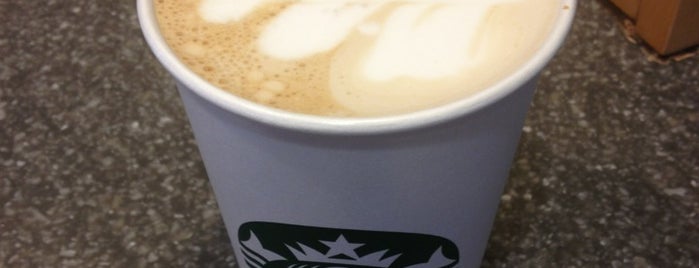 Starbucks is one of Lugares favoritos de Sarp.