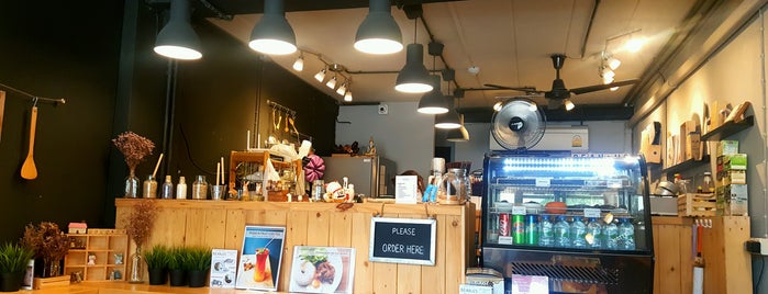 BEAN & US CAFÈ is one of Bangkok Gourmet 6-1 カフェ＆スイーツ Cafe&Sweets.