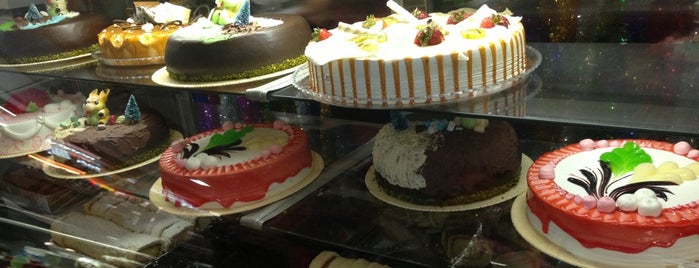 Ladan Pastry Shop | شیرینی لادن is one of Tempat yang Disimpan Nora.