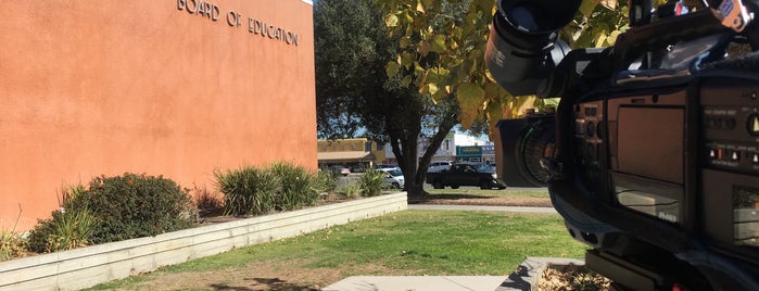 San Diego Unified School District Education Center is one of สถานที่ที่ Alison ถูกใจ.