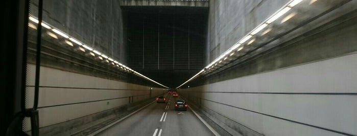 Öresundsbrons Tunnel is one of Bron|||Bröen.