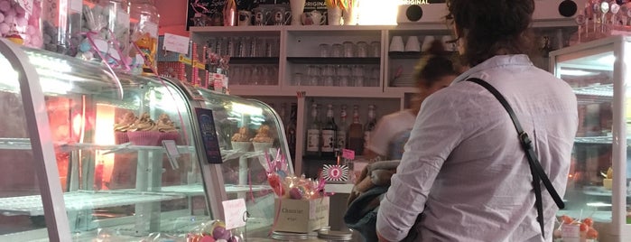 Coockies Cupcakes is one of Ariana’s Liked Places.