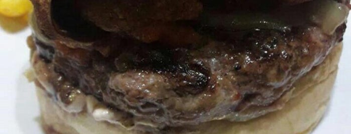 Cazolla Burger is one of Posti che sono piaciuti a Jadiânia.