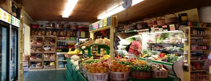 Woolbright Farmers Market is one of Kat : понравившиеся места.