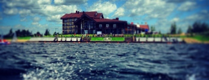 Event-hotel. Konakovo River Club is one of Lugares favoritos de Andrey.