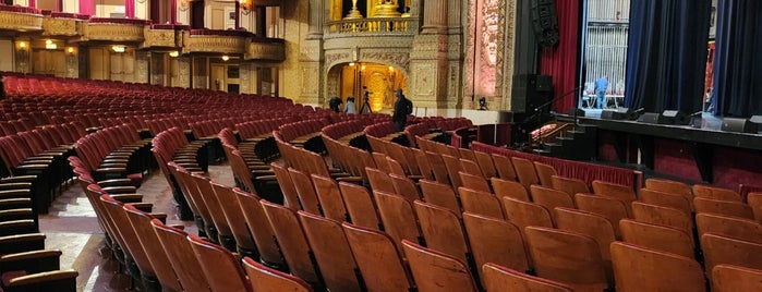 The Chicago Theatre is one of Chicago (Never been).