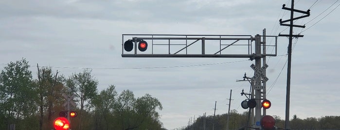 County Line Rd RR Crossing is one of Around the towns.