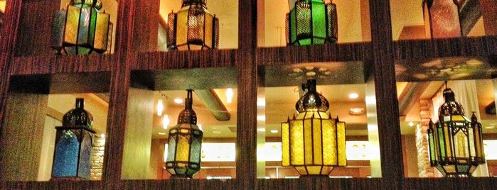 Lebanese Taverna is one of Lugares favoritos de Bridget.