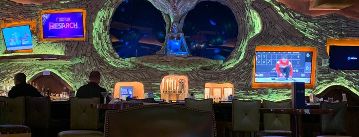 Mermaid Lounge is one of Tempat yang Disukai Jillian.