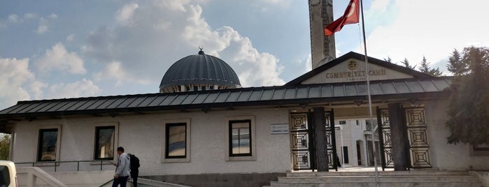 Cumhuriyet Camii is one of สถานที่ที่ Yusuf Kaan ถูกใจ.