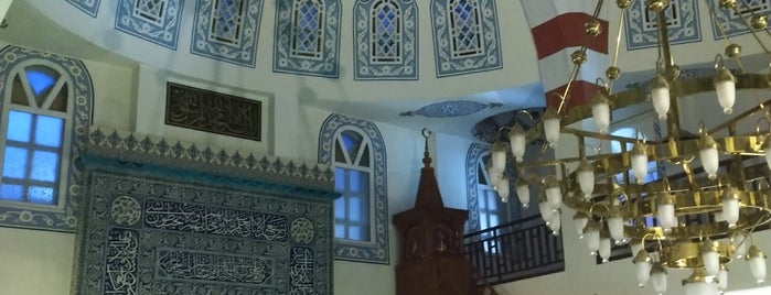 Serdivan Fatih Camii is one of Lugares favoritos de Emrah.