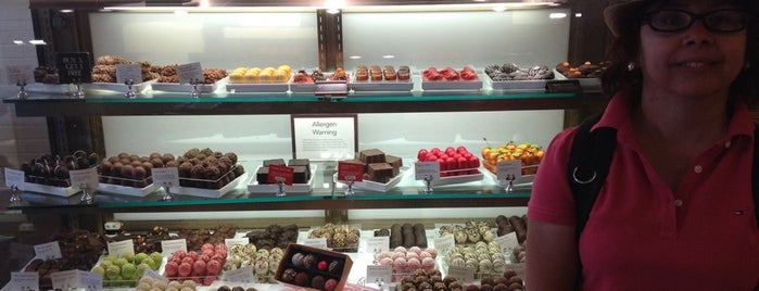 Godiva Chocolatier is one of Neha : понравившиеся места.